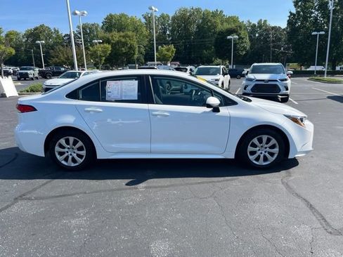 Used 2025 Toyota Corolla LE FWD image 5