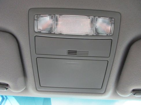 Used 2010 Toyota Camry LE FWD image 18