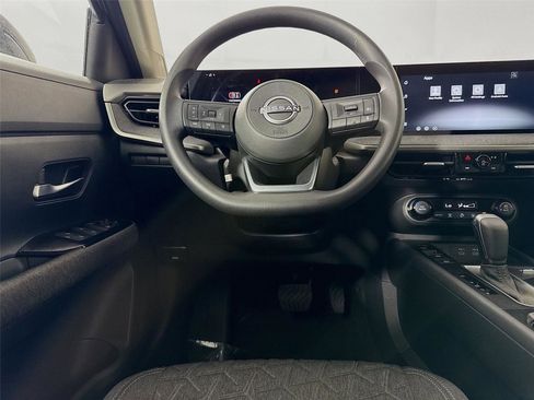 Used 2026 Nissan Kicks SV FWD image 3