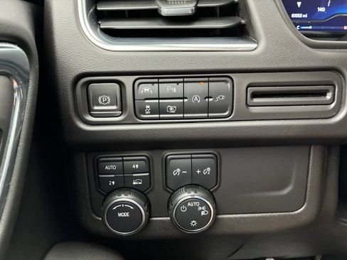 Used 2022 Chevrolet Tahoe LT w/ LT Signature Plus Package image 26