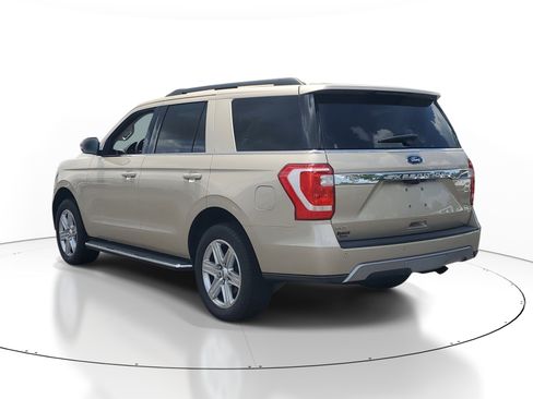 Used 2018 Ford Expedition XLT w/ Equipment Group 202A RWD image 4