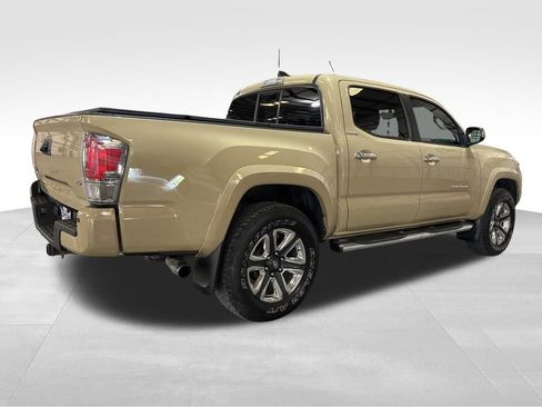 Used 2016 Toyota Tacoma Limited w/ Towing Package image 5