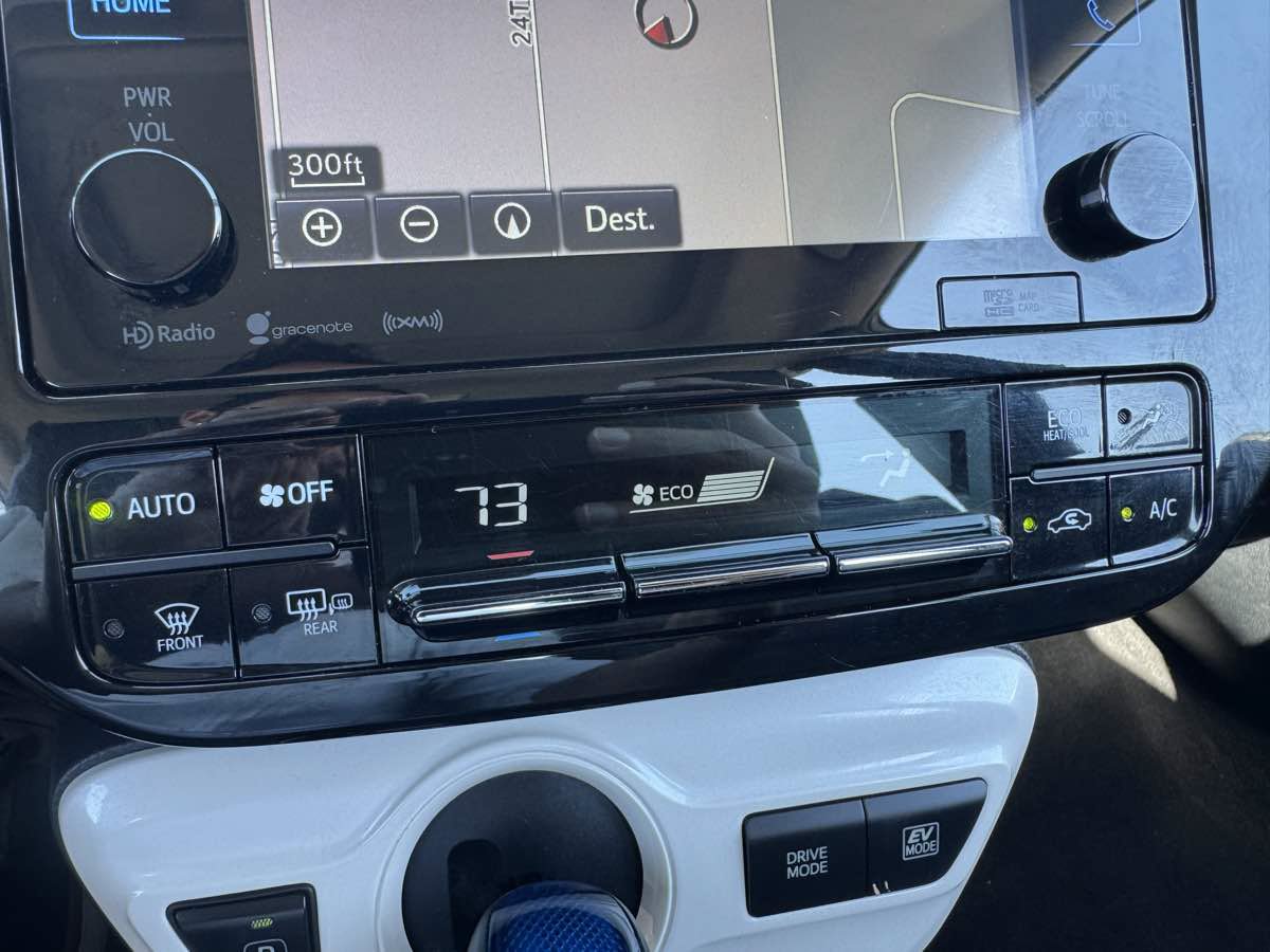 Used 2017 Toyota Prius Four w/ Advanced Technology Package FWD image 31