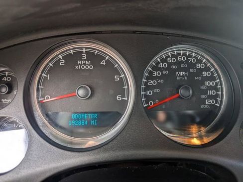 Used 2010 GMC Yukon XL Denali image 12