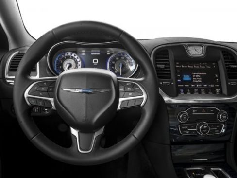 Used 2016 Chrysler 300 Limited w/ Driver Convenience Group image 9