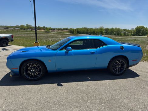 Used 2023 Dodge Challenger R/T Scat Pack RWD image 2