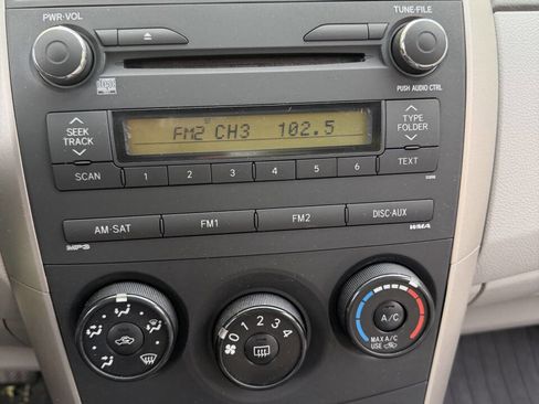 Used 2010 Toyota Corolla LE image 23