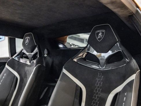 Used 2023 Lamborghini Huracan Tecnica image 15