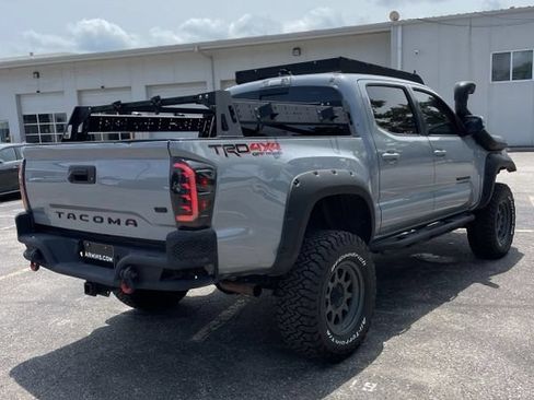 Used 2018 Toyota Tacoma TRD Off-Road AWD/4WD image 3
