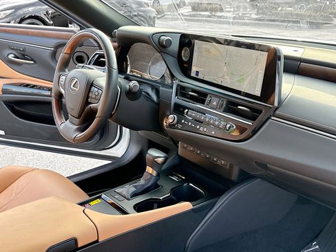 Certified 2023 Lexus ES 350 Ultra Luxury w/ Accessory Package (Z2) image 5