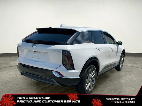 Used 2025 Cadillac Optiq Luxury 2 w/ LPO, Floor Liner Package AWD/4WD image 10