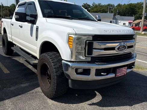 Used 2017 Ford F250 XLT w/ XLT Premium Package AWD/4WD image 3