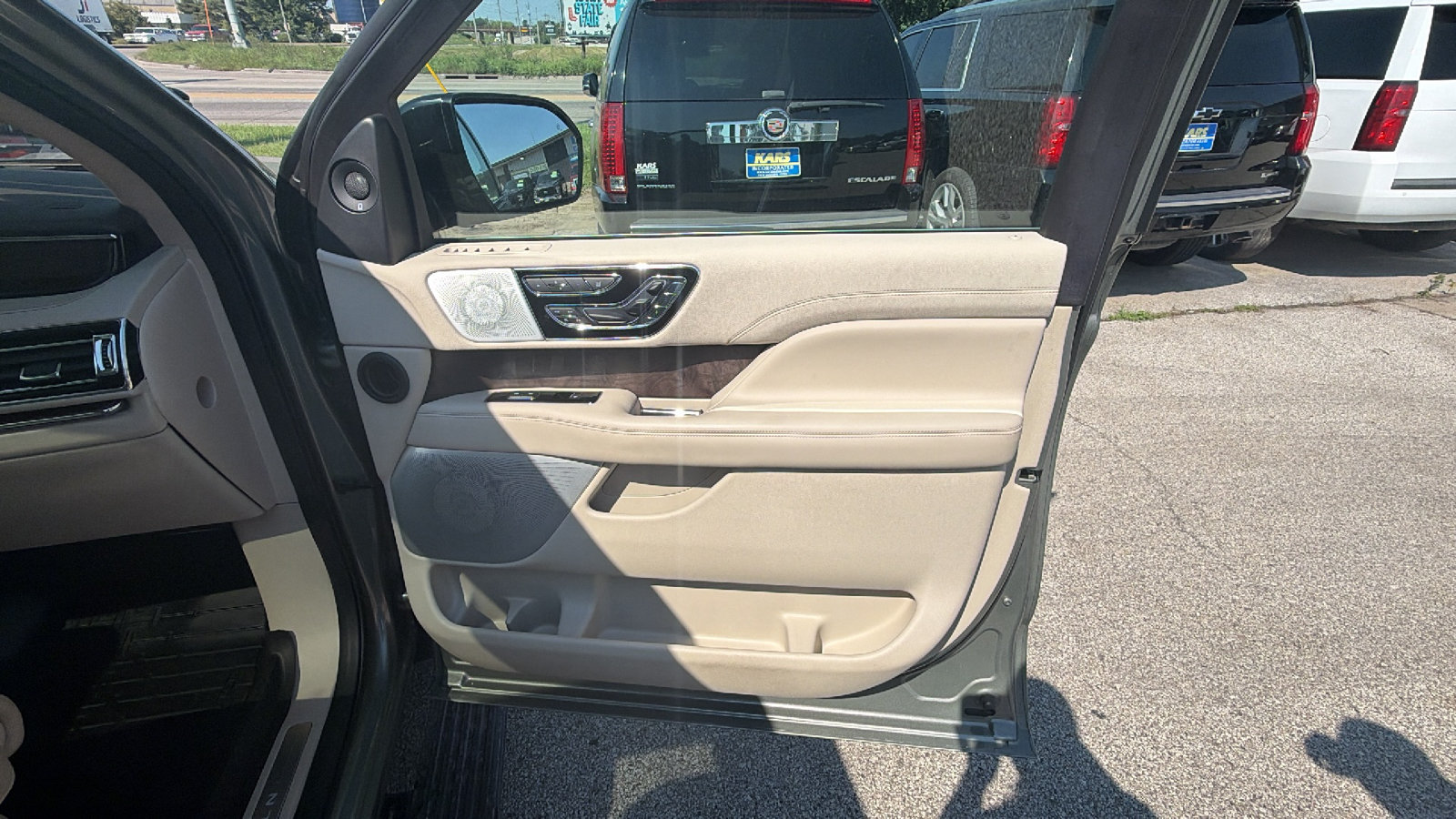 Used 2019 Lincoln Navigator Reserve AWD/4WD image 20