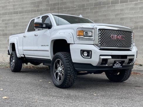 Used 2016 GMC Sierra 2500 Denali w/ Duramax Plus Package image 2