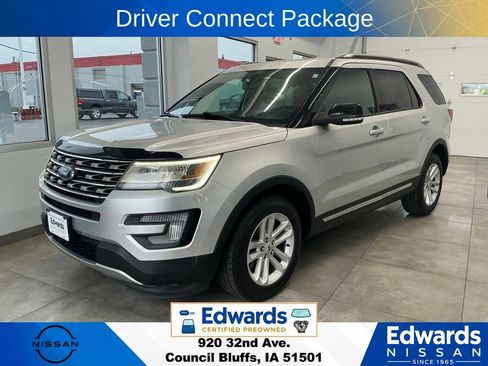 Used 2017 Ford Explorer XLT w/ Equipment Group 201A FWD image 5