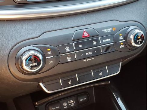 Used 2017 Kia Sorento EX image 10