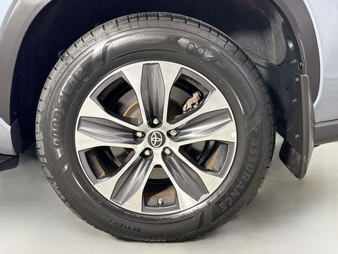 Certified 2022 Toyota Highlander XLE image 31