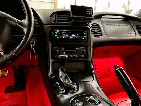 Used 2004 Chevrolet Corvette Coupe w/ Preferred Equipment Group image 7