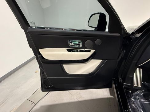 Used 2023 Rolls-Royce Cullinan image 22