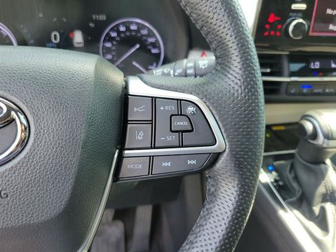 Used 2023 Toyota Sienna Limited FWD image 42