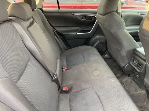 Used 2021 Toyota RAV4 LE AWD/4WD image 10