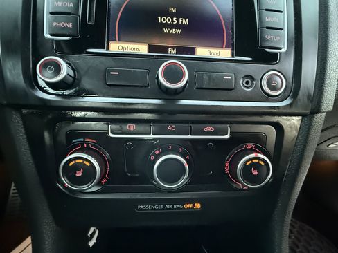 Used 2011 Volkswagen GTI 4-Door image 21