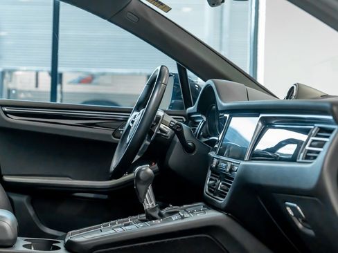 Certified 2021 Porsche Macan S AWD/4WD image 31