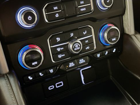Used 2021 GMC Yukon SLT w/ SLT Premium Package AWD/4WD image 24