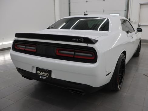 Used 2017 Dodge Challenger SRT Hellcat RWD image 5