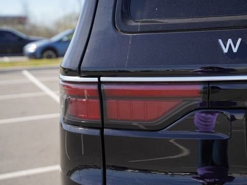 Used 2024 Jeep Wagoneer 4WD w/ Premium Group I image 43