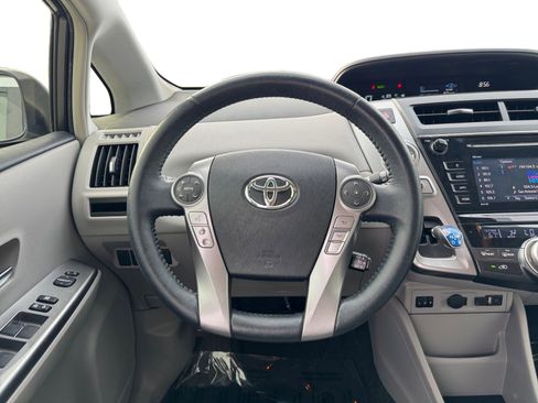 Used 2017 Toyota Prius V Five image 12