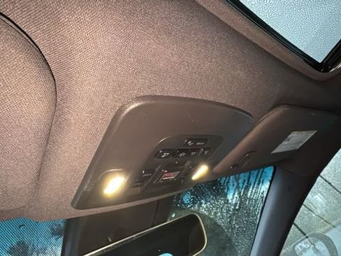 Used 2020 Toyota Avalon Limited image 25