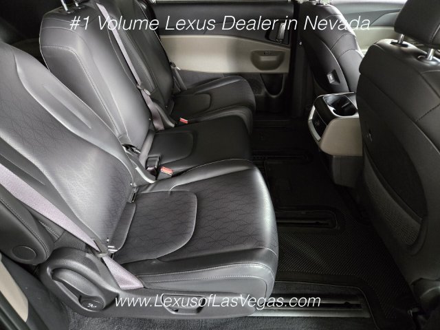 Used 2025 Kia Carnival EX FWD image 19