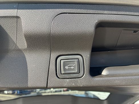 Used 2023 GMC Acadia SLT w/ LPO, Floor Liner Package image 6