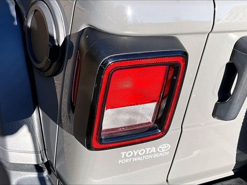 Used 2021 Jeep Wrangler Sport S image 18