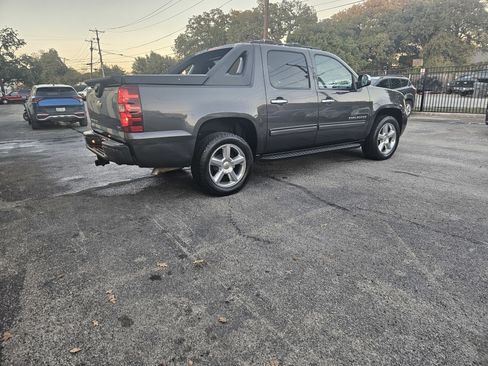 Used 2011 Chevrolet Avalanche LS w/ Regional Value Package image 4