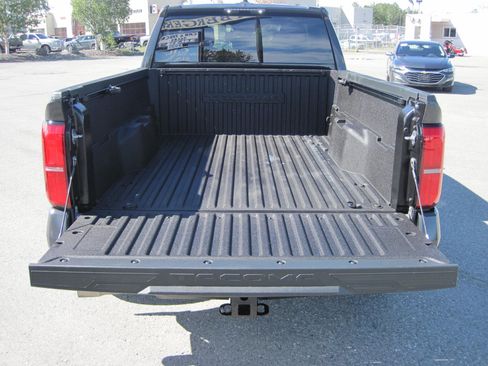Used 2024 Toyota Tacoma SR5 AWD/4WD image 9