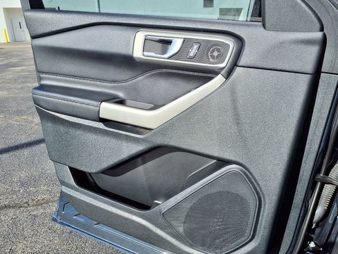 Certified 2023 Ford Explorer XLT w/ Class IV Trailer Tow Package image 16