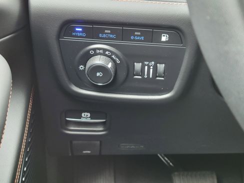 Used 2023 Jeep Grand Cherokee Summit AWD/4WD image 11