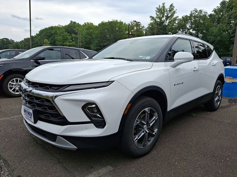 Used 2023 Chevrolet Blazer LT w/ Convenience Package AWD/4WD image 2