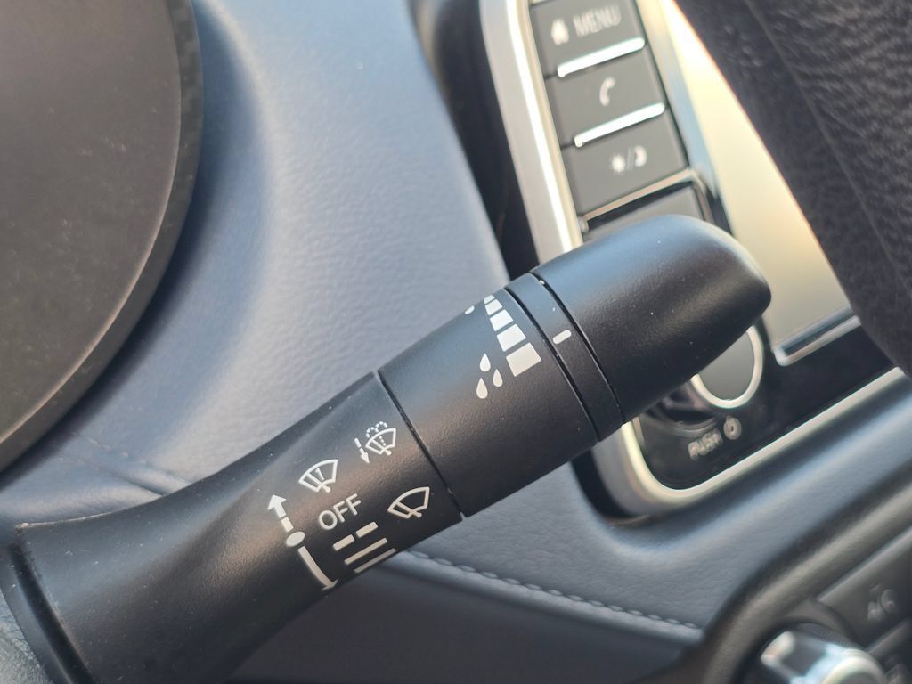 Used 2025 Nissan Versa SV FWD image 23