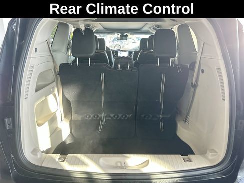 Used 2023 Chrysler Pacifica Limited FWD image 39