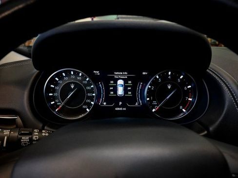 Used 2022 Maserati Levante Modena image 31
