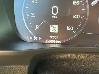 Used 2021 Volvo XC40 T4 Momentum w/ Protection Package Premier