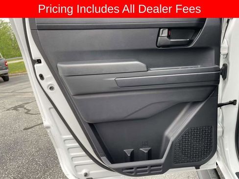 Used 2025 Toyota Tacoma SR AWD/4WD image 14