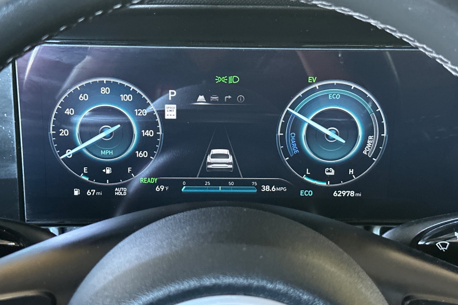 Used 2025 Hyundai Elantra Limited w/ Cargo Package FWD image 25