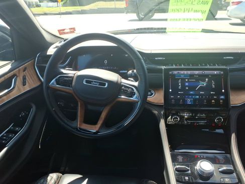 Used 2023 Jeep Grand Cherokee Summit AWD/4WD image 9