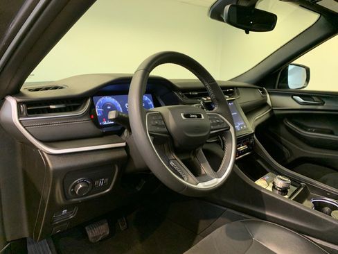 Used 2024 Jeep Grand Cherokee L Laredo image 15