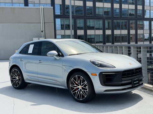 Certified 2022 Porsche Macan GTS w/ Premium Package Plus AWD/4WD image 7