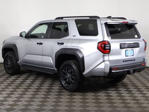 Used 2025 Toyota 4Runner SR5 AWD/4WD image 7